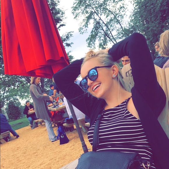 Meet your Posher, Kay - Picture 2 of 2